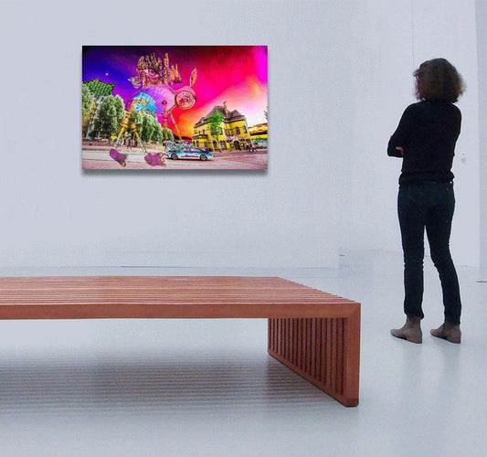 Digitales farbiges Werk, ein Phantasiewesen läuft durch Hamburg, roter Himmel, digital verfremdet, Claudia Tejeda, 120x80cm, Kunst-Direkt.de
